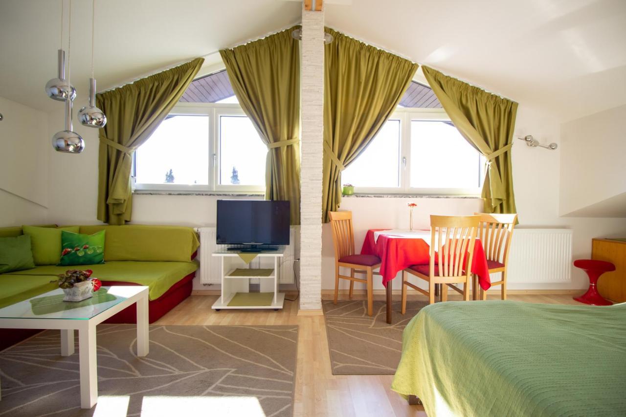Garden Apartments Jansa Radovljica Oda fotoğraf