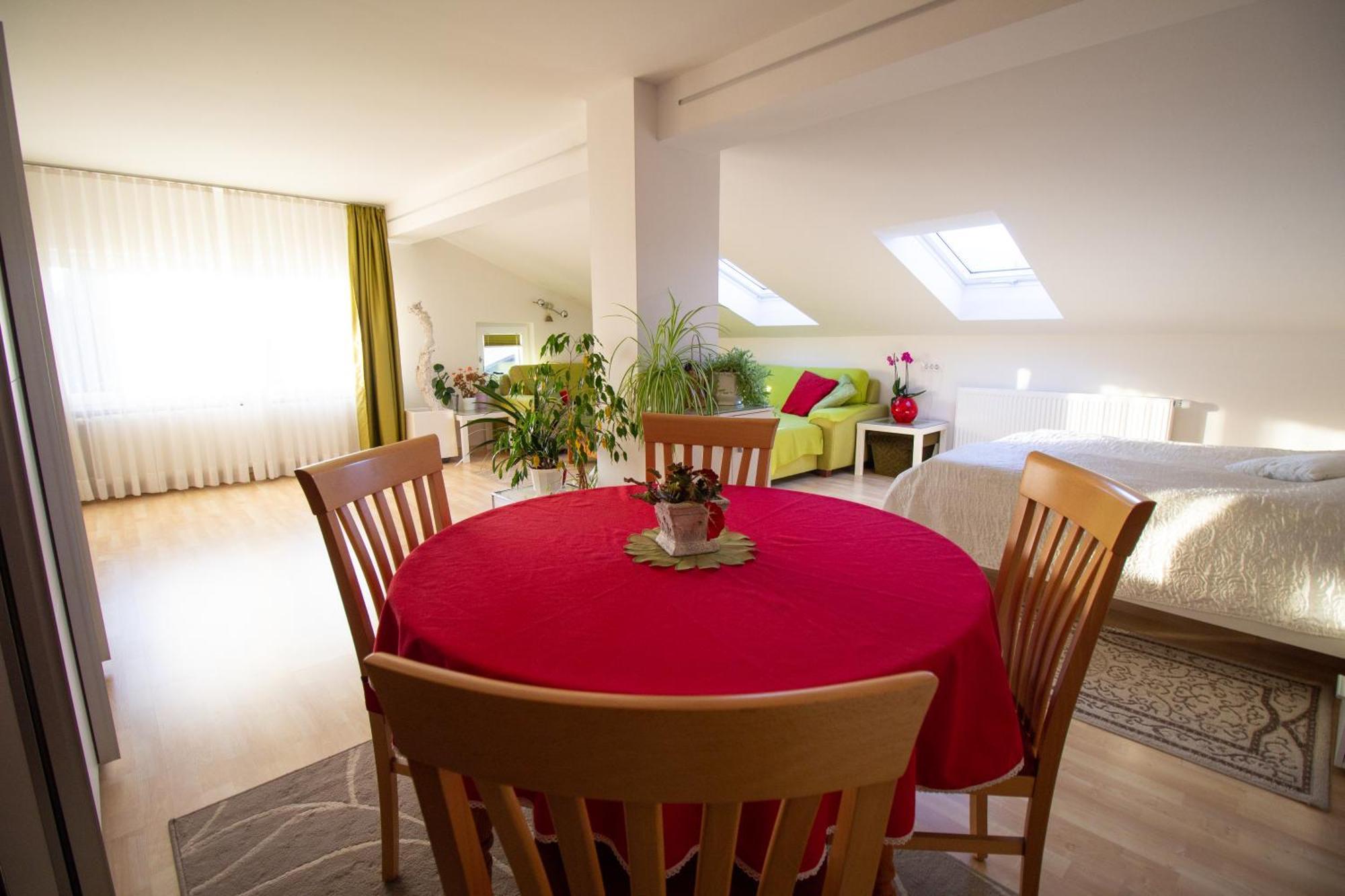 Garden Apartments Jansa Radovljica Oda fotoğraf