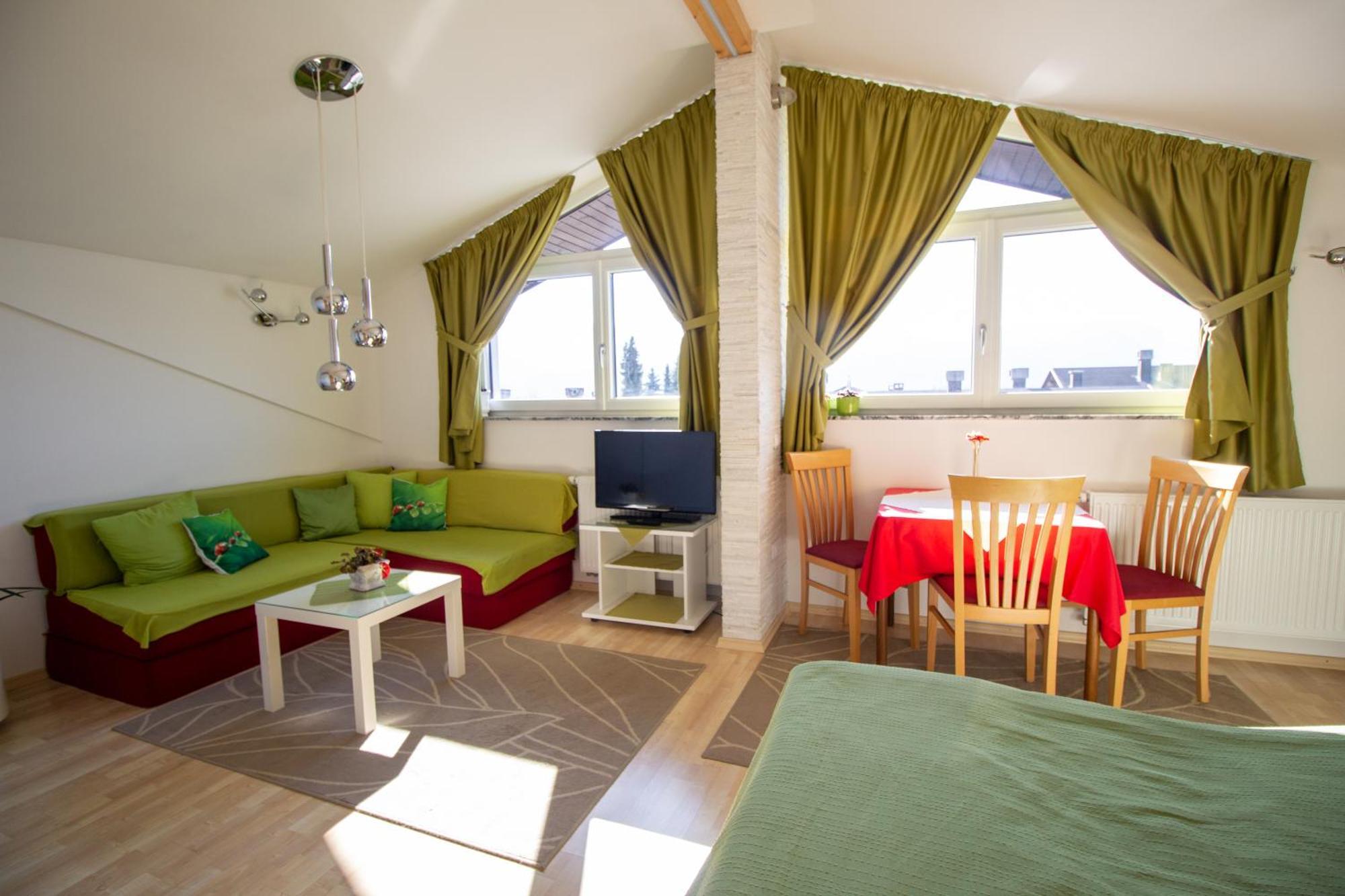 Garden Apartments Jansa Radovljica Oda fotoğraf