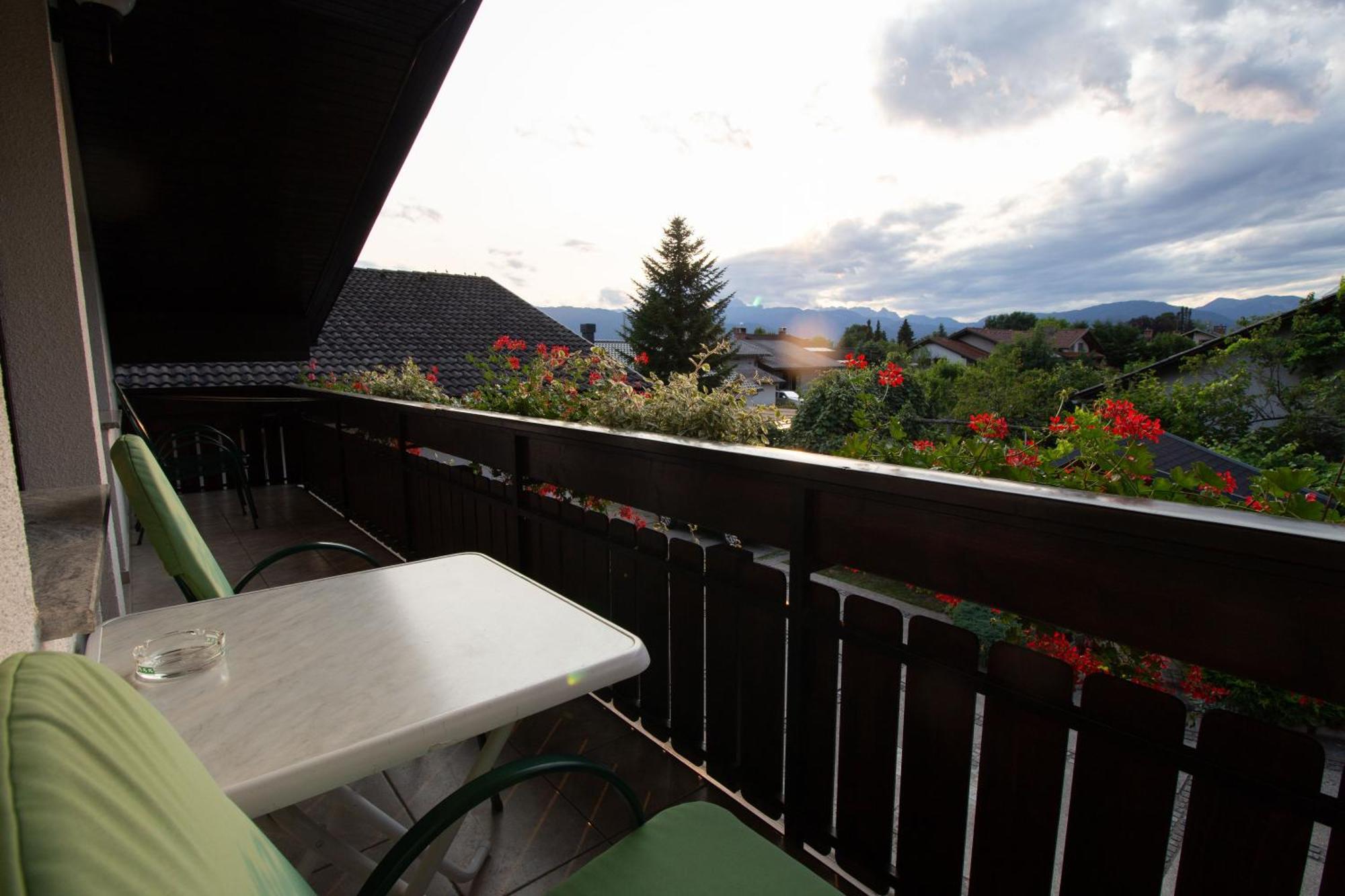 Garden Apartments Jansa Radovljica Oda fotoğraf